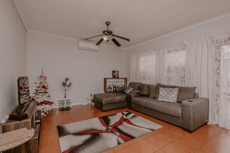 3 Bedroom Property for Sale in Jakarandas Western Cape